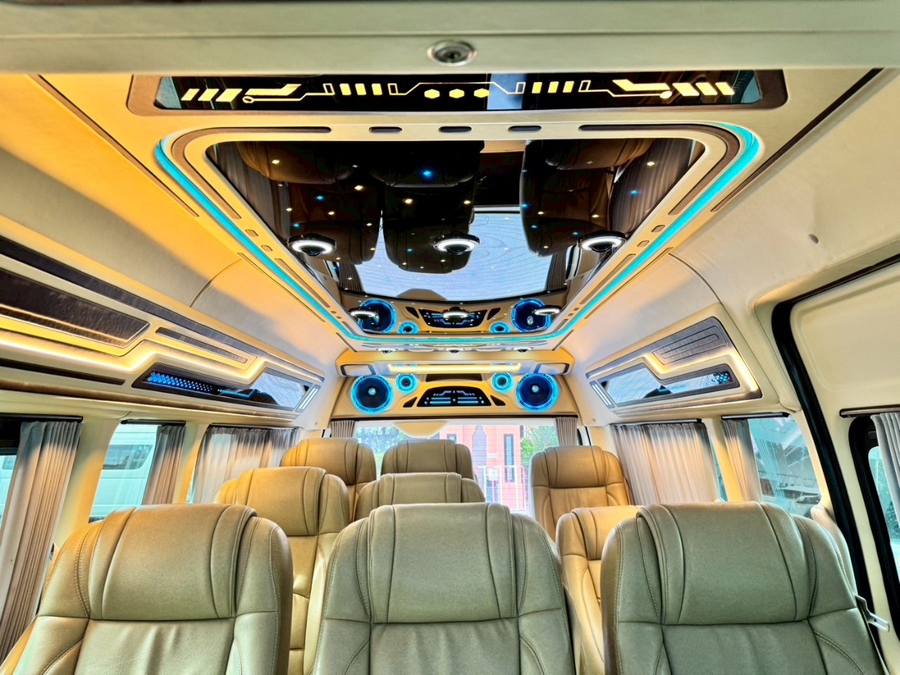 Phuket_airport_transportation_van_VIP_4